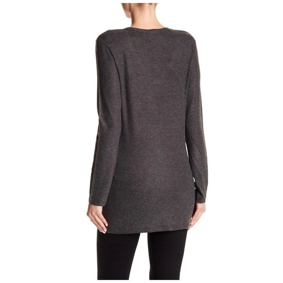 NWOT GO COUTURE Printed V-Neck Sweater - Medium - Picture 2 of 2